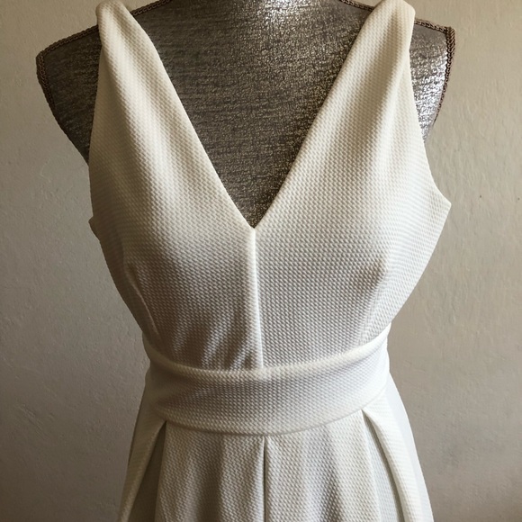 Haute Monde V-Neck Sleeveless Fit Flare Dress - Picture 4 of 11